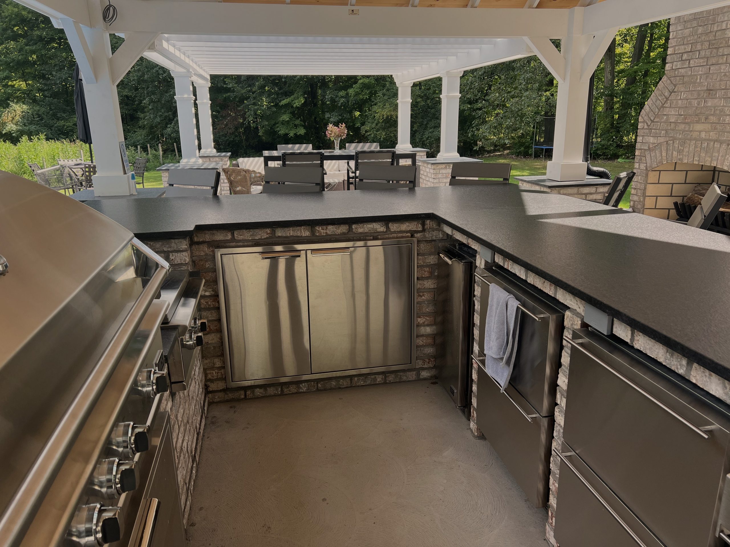 outdoor living kitchen